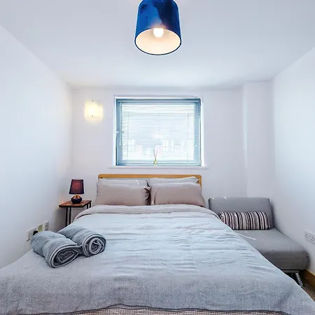 アパート 2br 2ba, Wi-fi, Kitchen, Sleeps 5 *