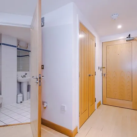アパート 2br 2ba, Wi-fi, Kitchen, Sleeps 5